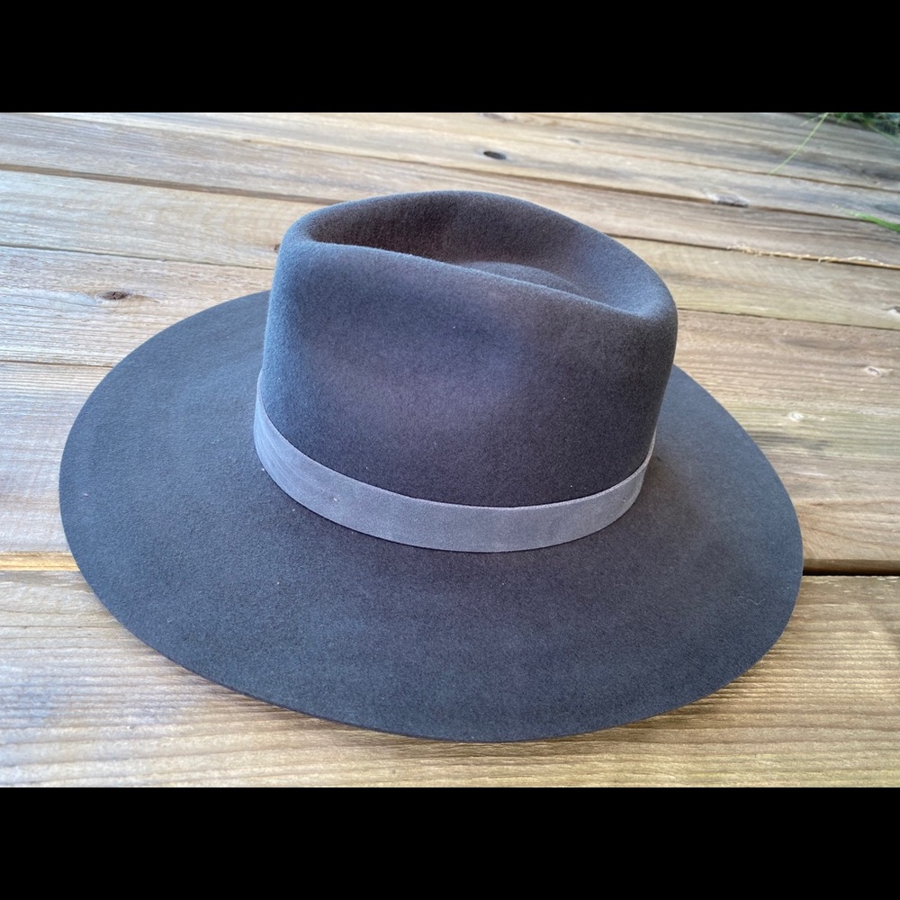 Wyeth River Fedora
Wonderful band 
adjustable
New
